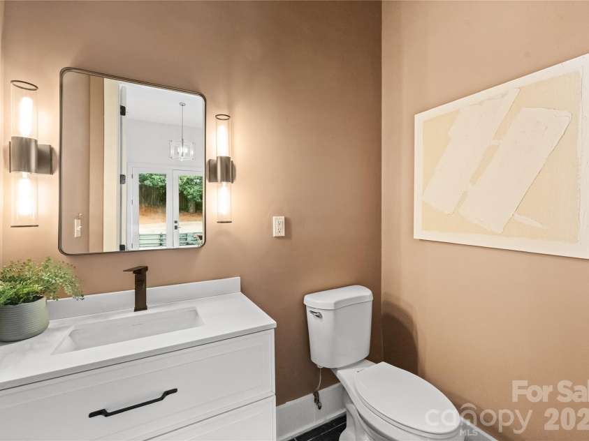 720 Ellsworth Road, Charlotte, NC 28211.  MLS# CAR4346480, YatesRealty ID 17365. 