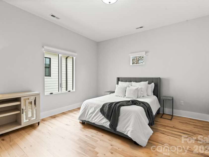 720 Ellsworth Road, Charlotte, NC 28211.  MLS# CAR4346480, YatesRealty ID 17365. 