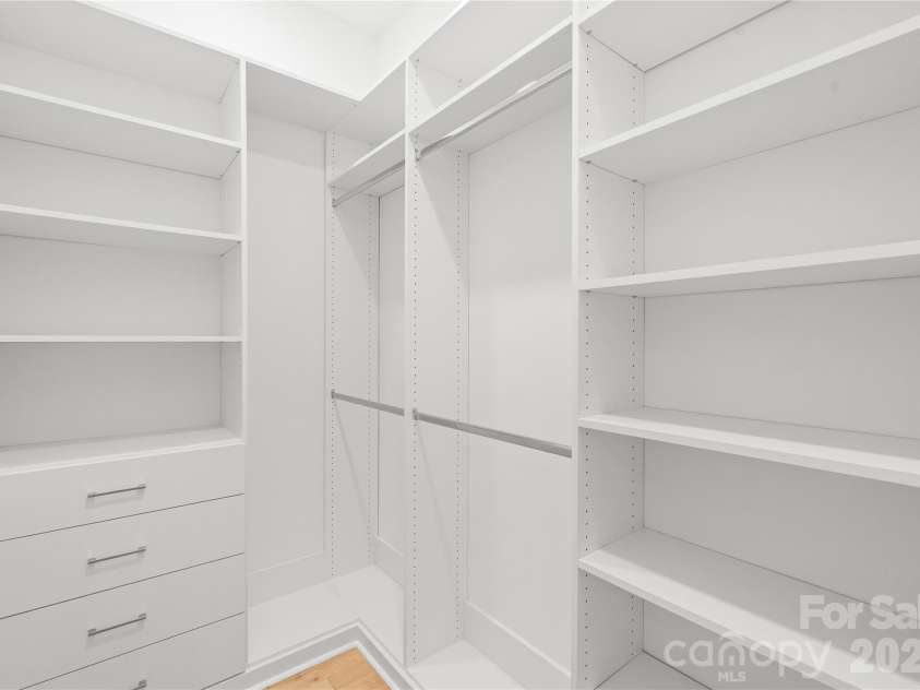 720 Ellsworth Road, Charlotte, NC 28211.  MLS# CAR4346480, YatesRealty ID 17365. 