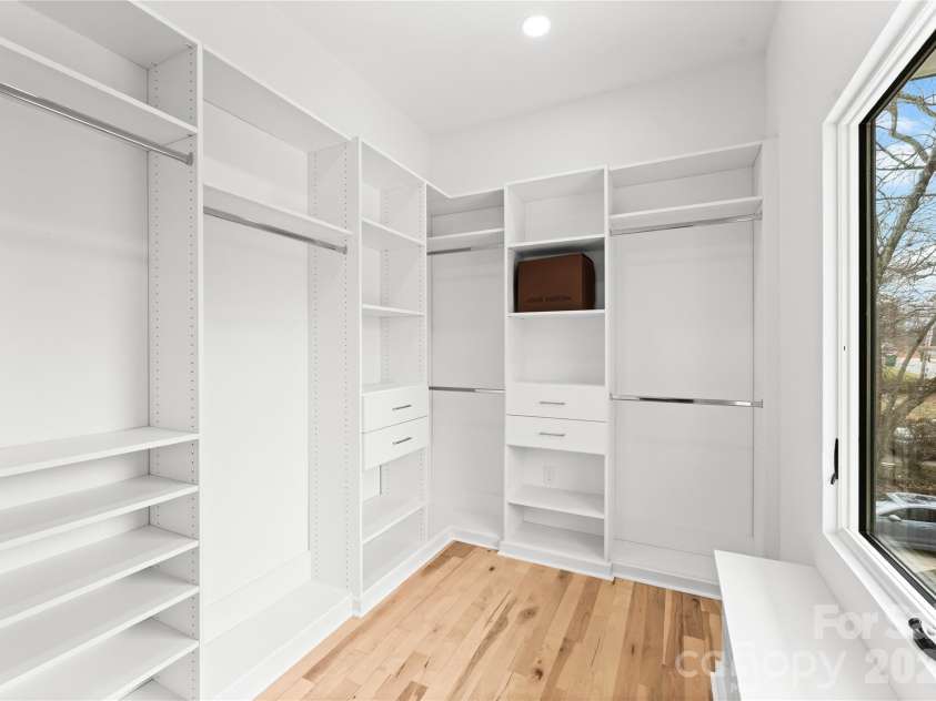 720 Ellsworth Road, Charlotte, NC 28211.  MLS# CAR4346480, YatesRealty ID 17365. 