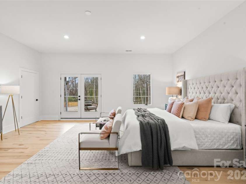 720 Ellsworth Road, Charlotte, NC 28211.  MLS# CAR4346480, YatesRealty ID 17365. 