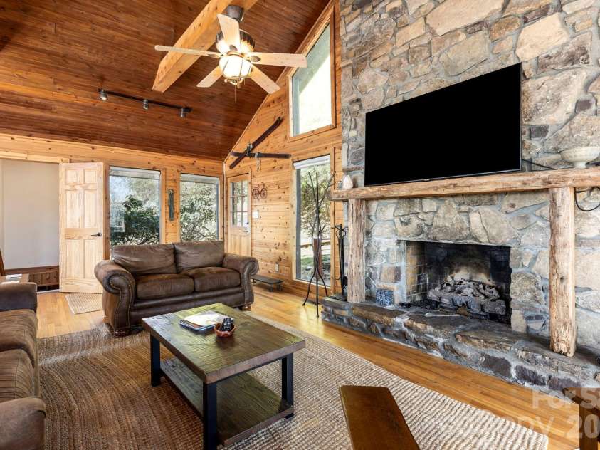339 Granny Lewis Lane, Mars Hill, NC 28754.  MLS# CAR4373985, YatesRealty ID 17366. 