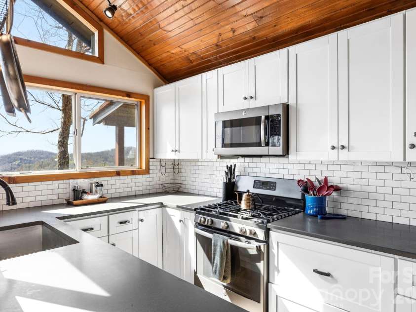 339 Granny Lewis Lane, Mars Hill, NC 28754.  MLS# CAR4373985, YatesRealty ID 17366. 