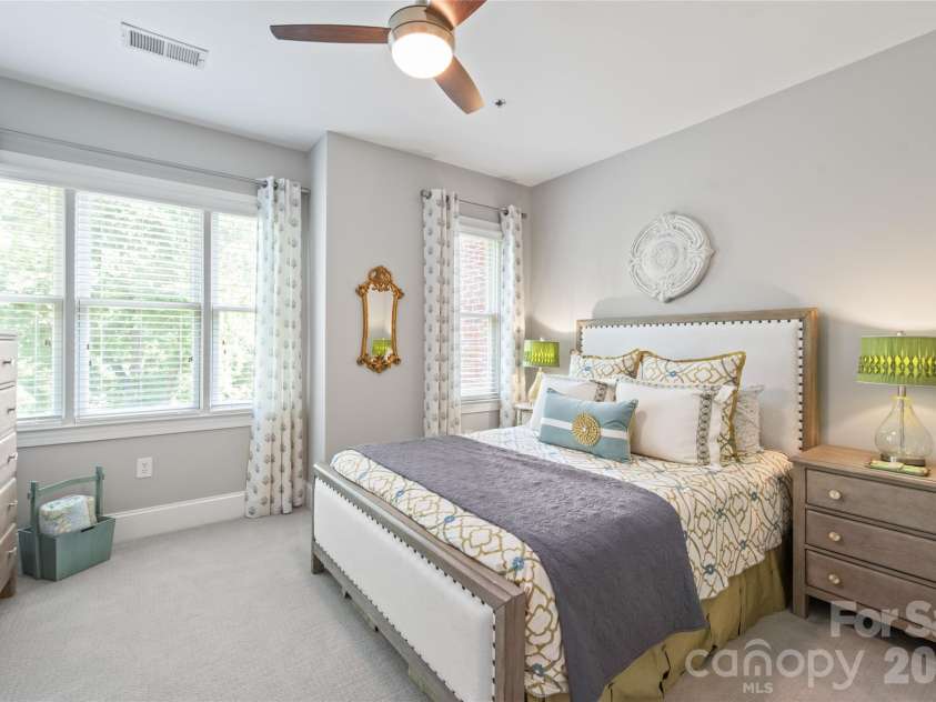 100 Laurel Avenue, Charlotte, NC 28207.  MLS# CAR4374036, YatesRealty ID 17367. The interior is finished with fresh neutral paint, creating a bright, modern canvas that’s ready for your personal touch.