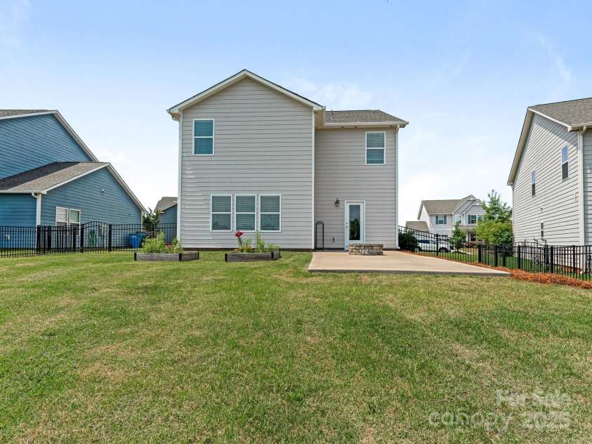 4912 Grace View Drive, Pineville, NC 28134.  MLS# CAR4261040, YatesRealty ID 17367. 