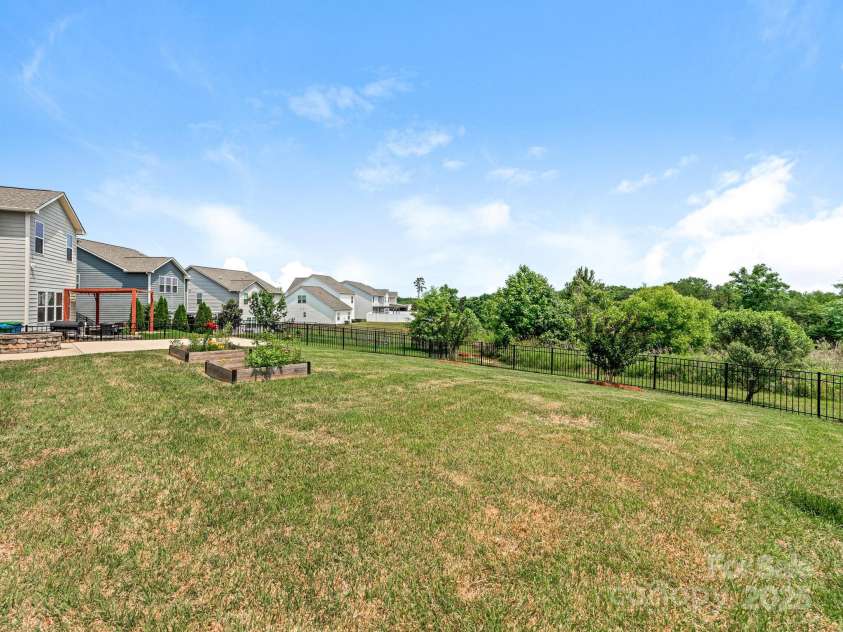 4912 Grace View Drive, Pineville, NC 28134.  MLS# CAR4261040, YatesRealty ID 17367. Enormous fenced back yard!