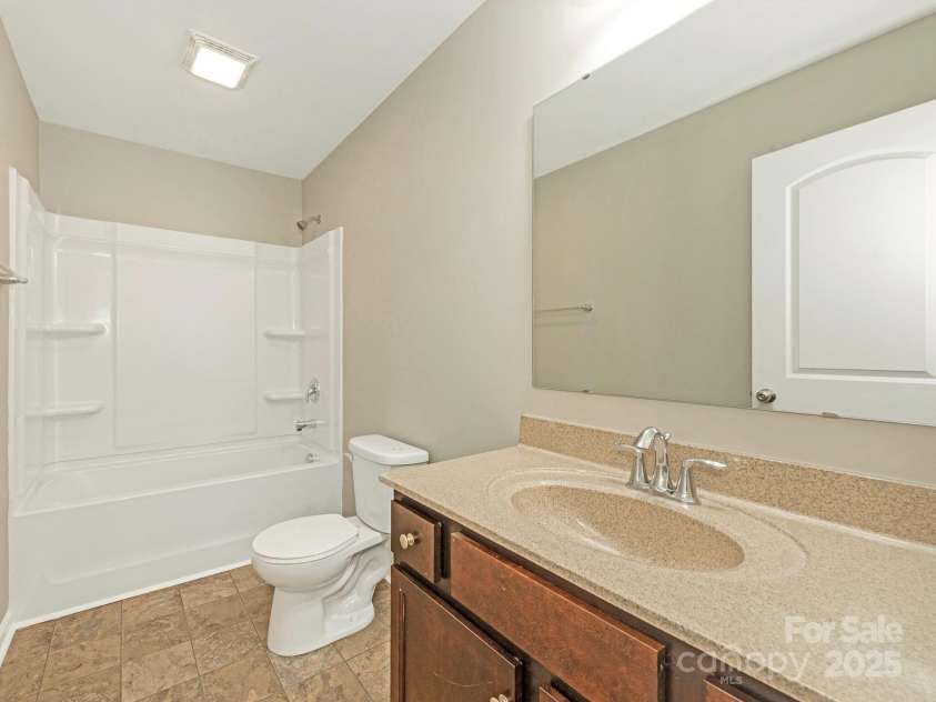 4912 Grace View Drive, Pineville, NC 28134.  MLS# CAR4261040, YatesRealty ID 17367. Hall bath with a vanity and tub/shower.