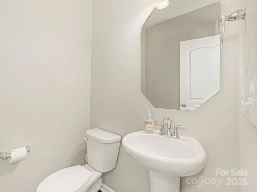 4912 Grace View Drive, Pineville, NC 28134.  MLS# CAR4261040, YatesRealty ID 17367. Main level powder room with pedestal sink!