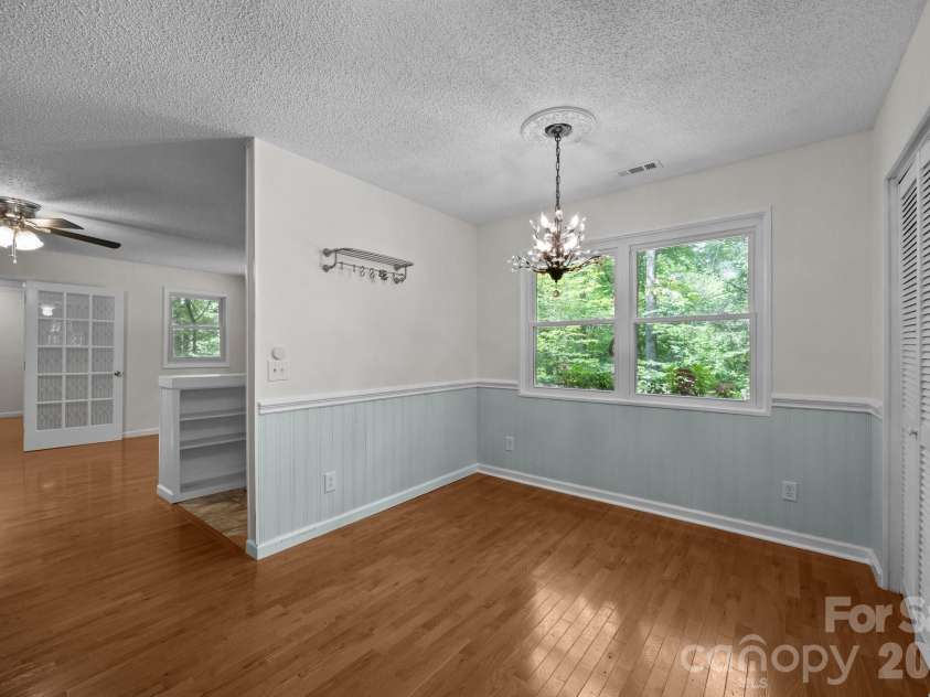 193 Timberside Drive, Mars Hill, NC 28754.  MLS# CAR4272349, YatesRealty ID 17368. Dining Area