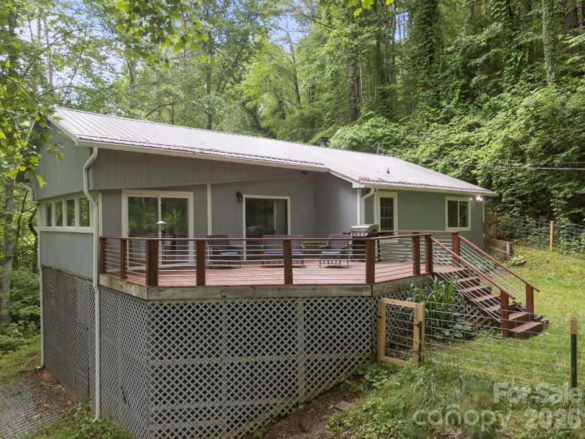 193 Timberside Drive, Mars Hill, NC 28754.  MLS# CAR4272349, YatesRealty ID 17368. Enjoy your back deck, great for BBQs