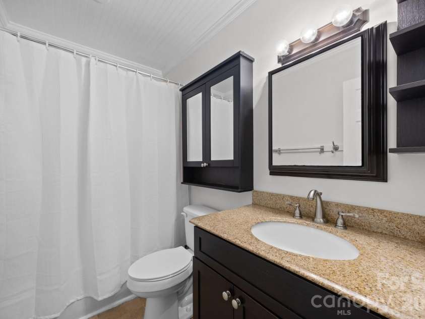 193 Timberside Drive, Mars Hill, NC 28754.  MLS# CAR4272349, YatesRealty ID 17368. Remodeled Bath