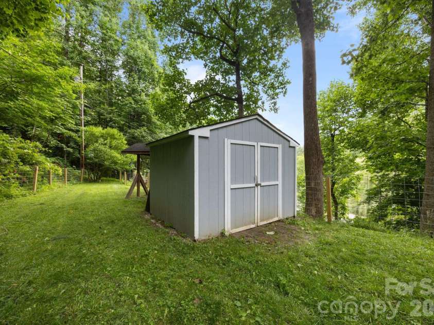 193 Timberside Drive, Mars Hill, NC 28754.  MLS# CAR4272349, YatesRealty ID 17368. Storage building