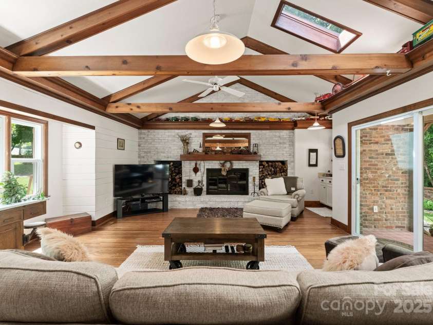 1226 Tarrington Avenue, Charlotte, NC 28205.  MLS# CAR4265086, YatesRealty ID 17369. 