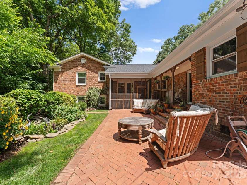 1226 Tarrington Avenue, Charlotte, NC 28205.  MLS# CAR4265086, YatesRealty ID 17369. 