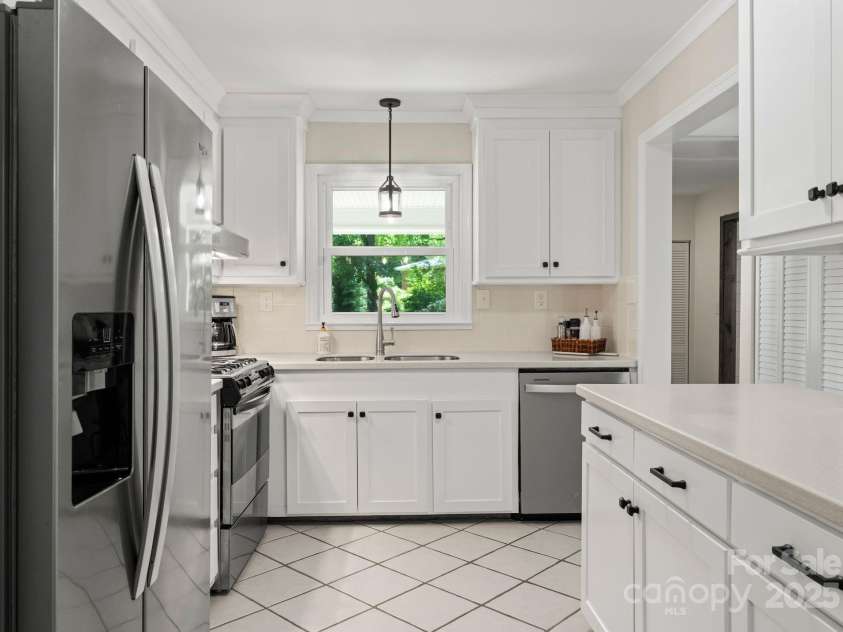 1226 Tarrington Avenue, Charlotte, NC 28205.  MLS# CAR4265086, YatesRealty ID 17369. 