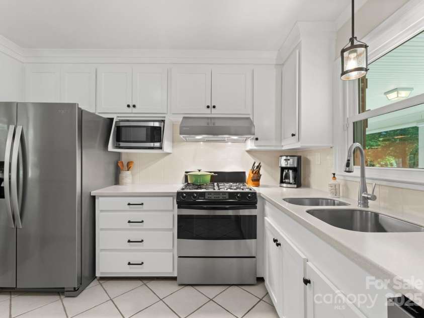 1226 Tarrington Avenue, Charlotte, NC 28205.  MLS# CAR4265086, YatesRealty ID 17369. 