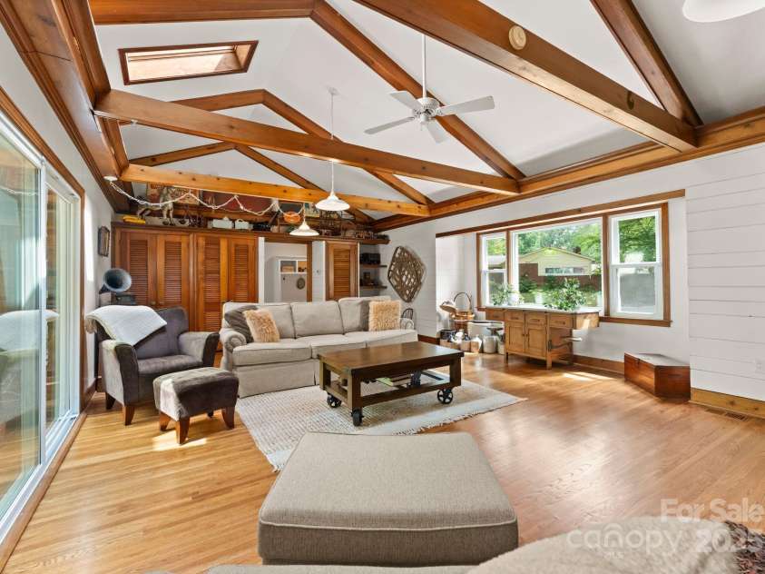 1226 Tarrington Avenue, Charlotte, NC 28205.  MLS# CAR4265086, YatesRealty ID 17369. 