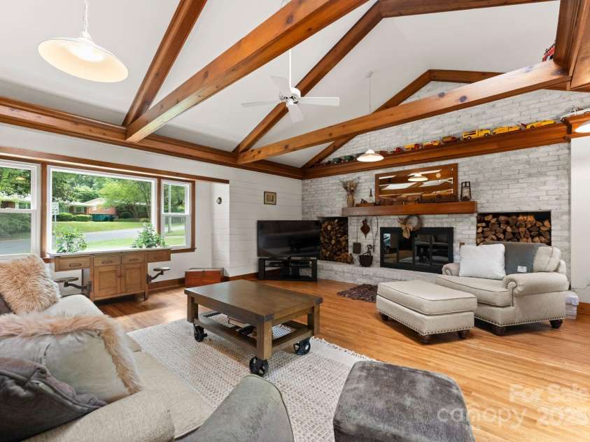 1226 Tarrington Avenue, Charlotte, NC 28205.  MLS# CAR4265086, YatesRealty ID 17369. 