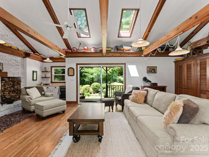 1226 Tarrington Avenue, Charlotte, NC 28205.  MLS# CAR4265086, YatesRealty ID 17369. 