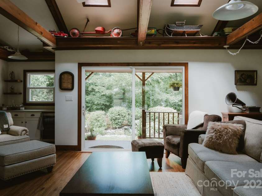 1226 Tarrington Avenue, Charlotte, NC 28205.  MLS# CAR4265086, YatesRealty ID 17369. 