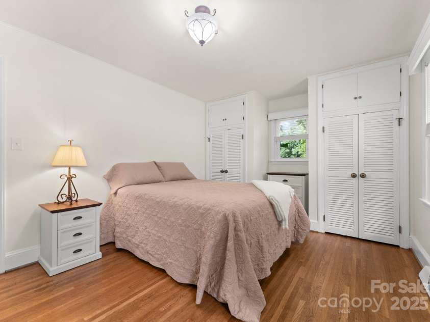 1226 Tarrington Avenue, Charlotte, NC 28205.  MLS# CAR4265086, YatesRealty ID 17369. 