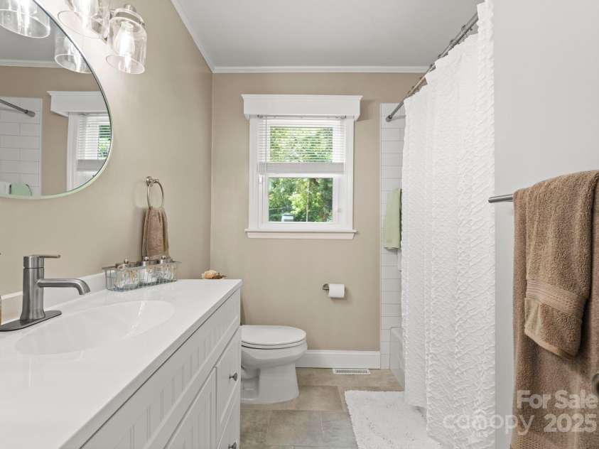 1226 Tarrington Avenue, Charlotte, NC 28205.  MLS# CAR4265086, YatesRealty ID 17369. 