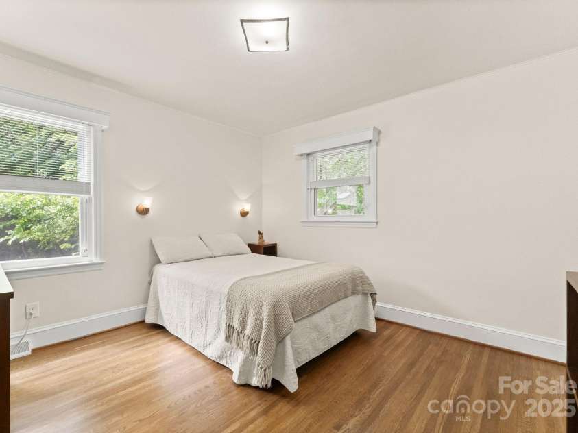 1226 Tarrington Avenue, Charlotte, NC 28205.  MLS# CAR4265086, YatesRealty ID 17369. 