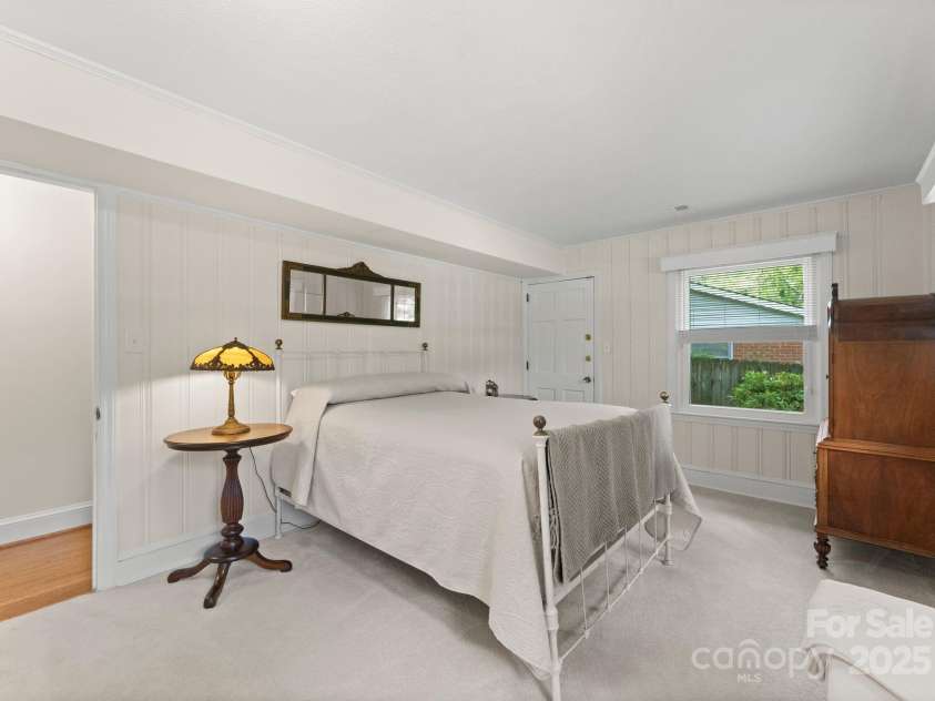 1226 Tarrington Avenue, Charlotte, NC 28205.  MLS# CAR4265086, YatesRealty ID 17369. 