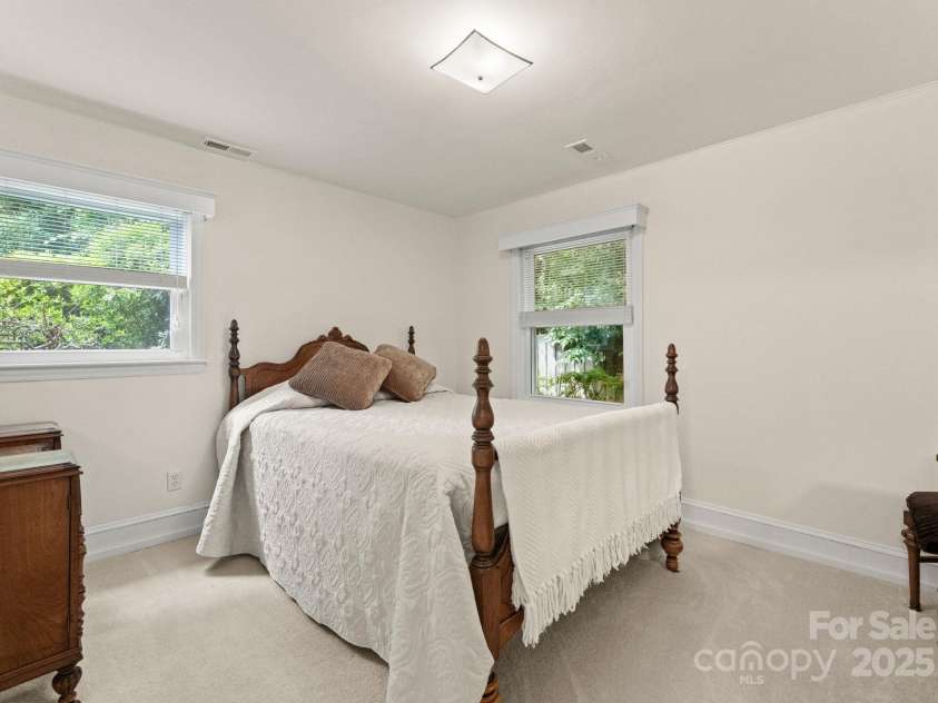 1226 Tarrington Avenue, Charlotte, NC 28205.  MLS# CAR4265086, YatesRealty ID 17369. 