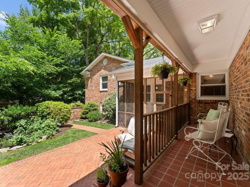 1226 Tarrington Avenue, Charlotte, NC 28205.  MLS# CAR4265086, YatesRealty ID 17369. 