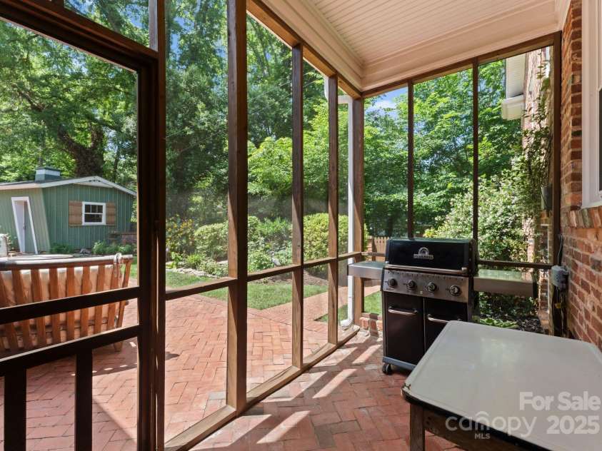1226 Tarrington Avenue, Charlotte, NC 28205.  MLS# CAR4265086, YatesRealty ID 17369. 