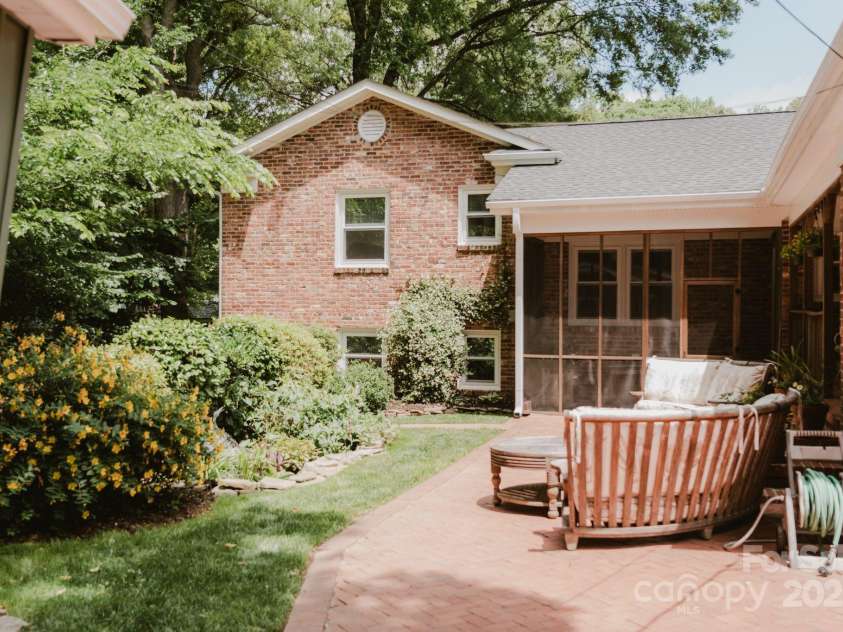 1226 Tarrington Avenue, Charlotte, NC 28205.  MLS# CAR4265086, YatesRealty ID 17369. 