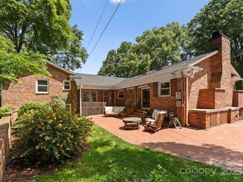1226 Tarrington Avenue, Charlotte, NC 28205.  MLS# CAR4265086, YatesRealty ID 17369. 