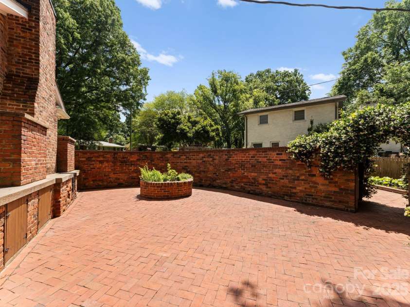 1226 Tarrington Avenue, Charlotte, NC 28205.  MLS# CAR4265086, YatesRealty ID 17369. 