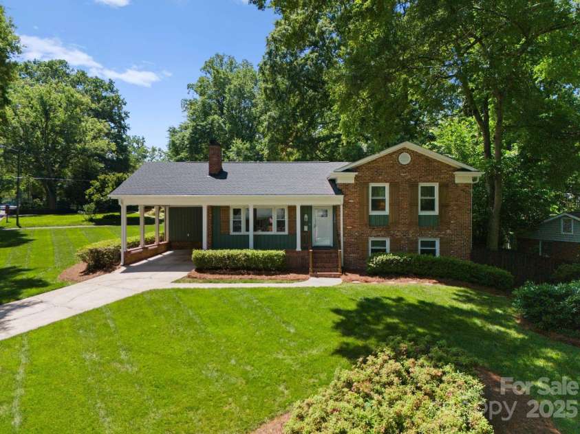 1226 Tarrington Avenue, Charlotte, NC 28205.  MLS# CAR4265086, YatesRealty ID 17369. 