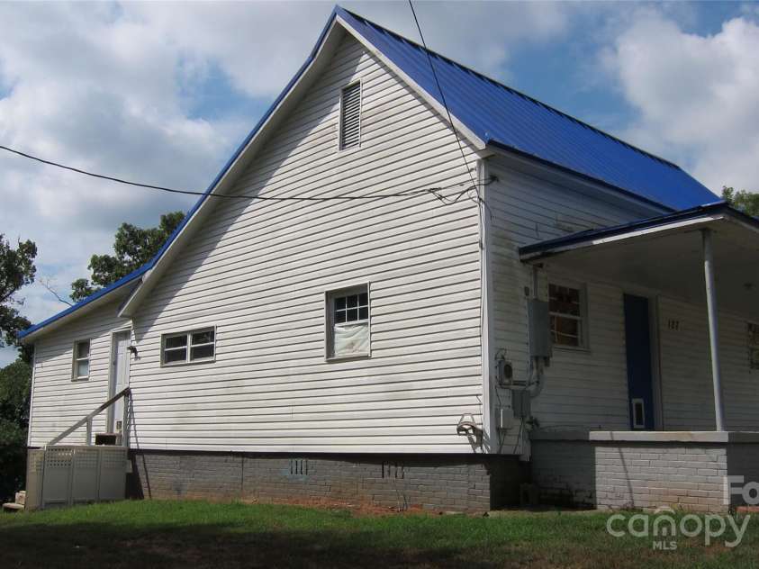 127 Hill Street, Mooresboro, NC 28114.  MLS# CAR4286211, YatesRealty ID 1737. 