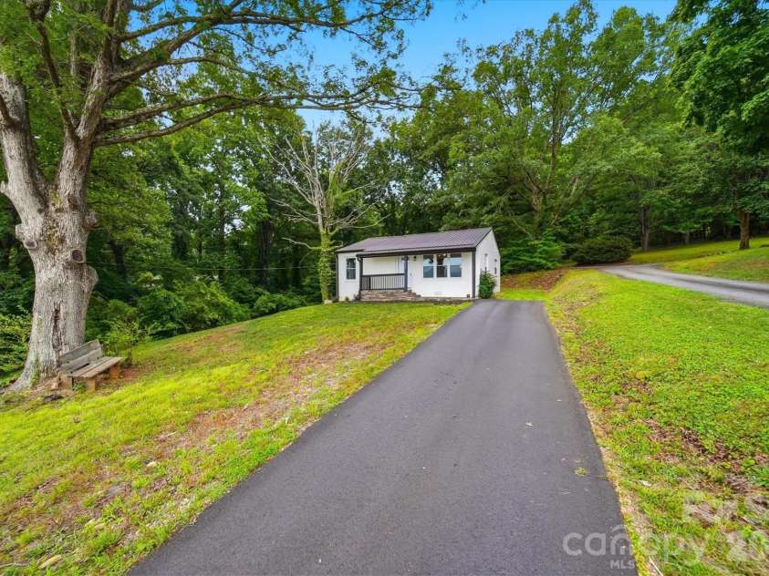 343 Shasta Lane, Lenoir, NC 28645.  MLS# CAR4405922, YatesRealty ID 1737. 