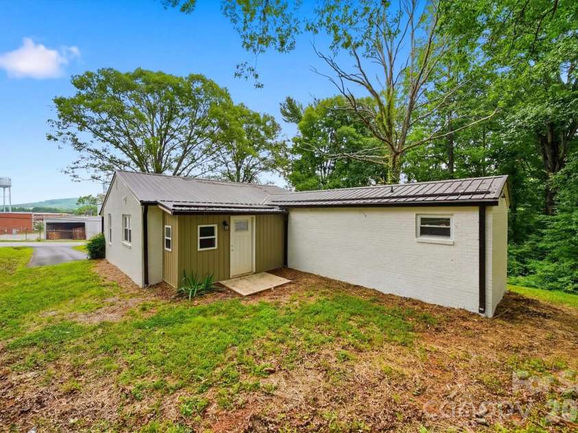 343 Shasta Lane, Lenoir, NC 28645.  MLS# CAR4405922, YatesRealty ID 1737. 