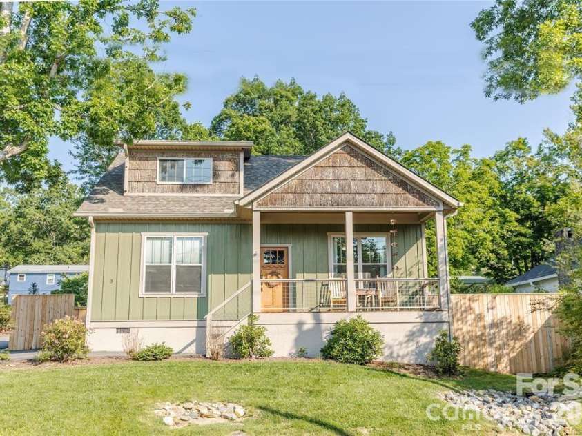3 Staffordshire Drive, Black Mountain, NC 28711.  MLS# CAR4356015, YatesRealty ID 17370. 