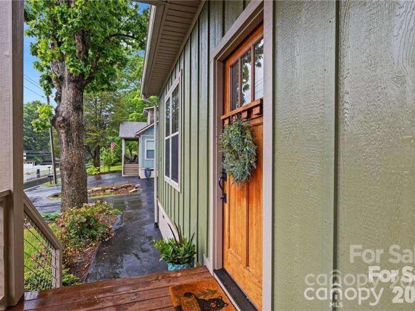 3 Staffordshire Drive, Black Mountain, NC 28711.  MLS# CAR4356015, YatesRealty ID 17370. 