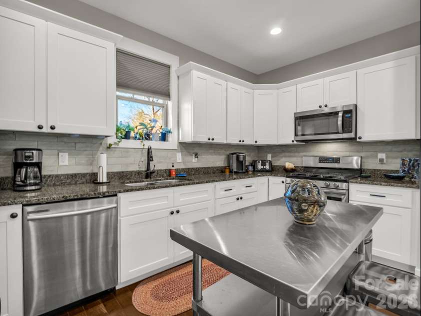 3 Staffordshire Drive, Black Mountain, NC 28711.  MLS# CAR4356015, YatesRealty ID 17370. 