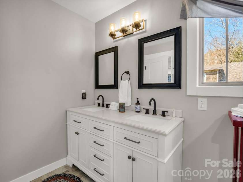 3 Staffordshire Drive, Black Mountain, NC 28711.  MLS# CAR4356015, YatesRealty ID 17370. 
