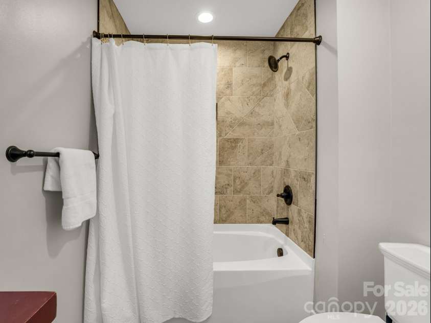 3 Staffordshire Drive, Black Mountain, NC 28711.  MLS# CAR4356015, YatesRealty ID 17370. 