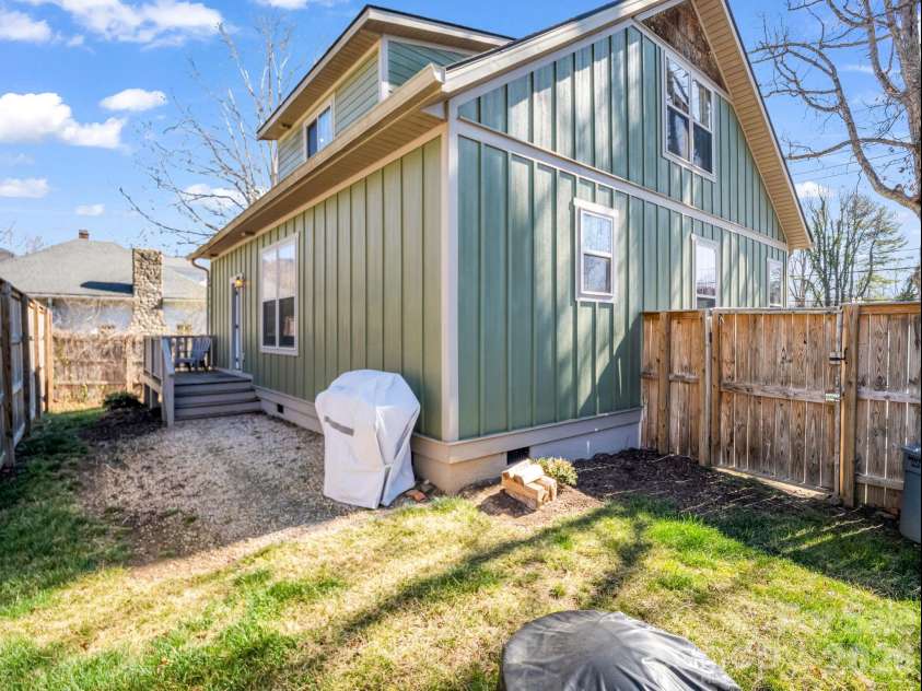 3 Staffordshire Drive, Black Mountain, NC 28711.  MLS# CAR4356015, YatesRealty ID 17370. 