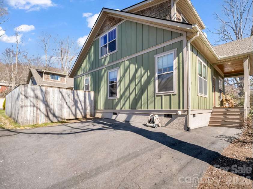3 Staffordshire Drive, Black Mountain, NC 28711.  MLS# CAR4356015, YatesRealty ID 17370. 