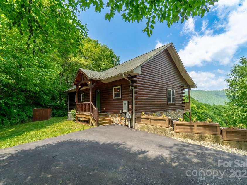 938 Trickle Creek Road, Waynesville, NC 28785.  MLS# CAR4267173, YatesRealty ID 17370. 