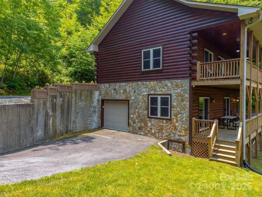 938 Trickle Creek Road, Waynesville, NC 28785.  MLS# CAR4267173, YatesRealty ID 17370. 