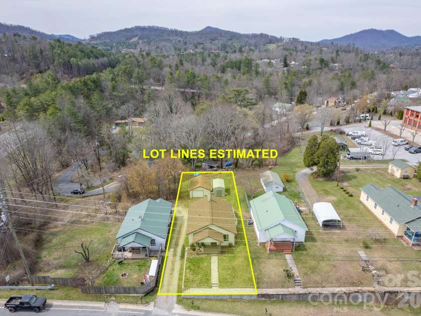 400 Summit Avenue, Spruce Pine, NC 28777.  MLS# CAR4357256, YatesRealty ID 17371. 
