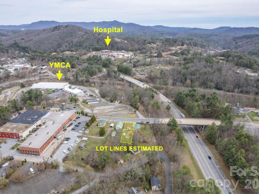 400 Summit Avenue, Spruce Pine, NC 28777.  MLS# CAR4357256, YatesRealty ID 17371. 