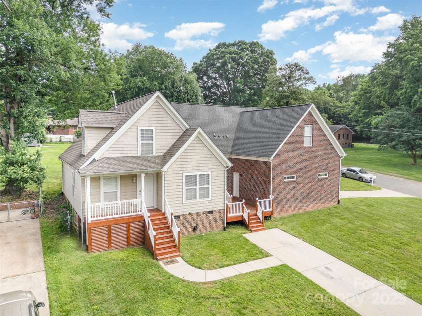 5111 Clearwater Road, Charlotte, NC 28217.  MLS# CAR4264718, YatesRealty ID 17372. 